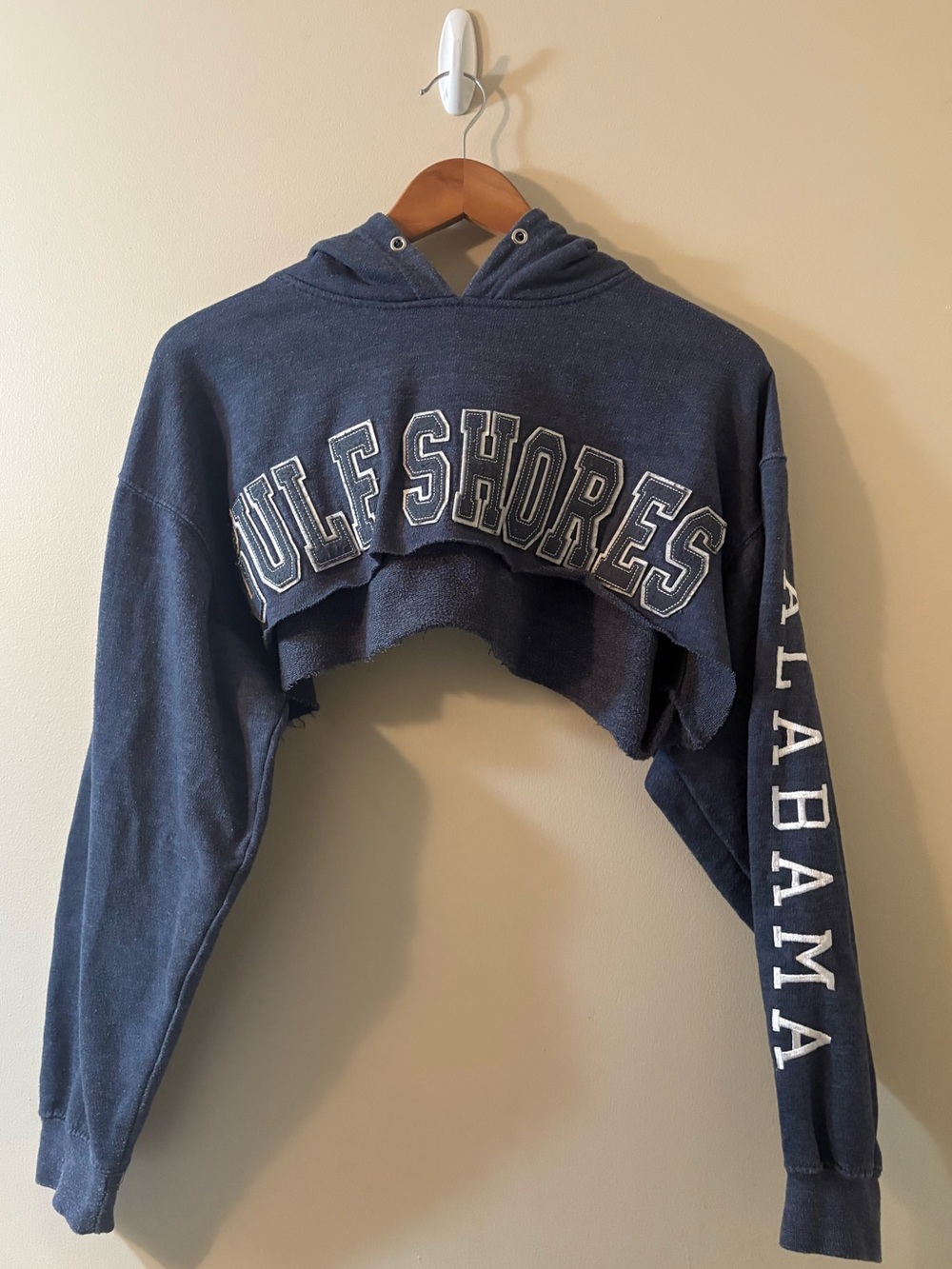 Gulf Shores Cropped Hoodie Sweatshirt Women’s Size Medium